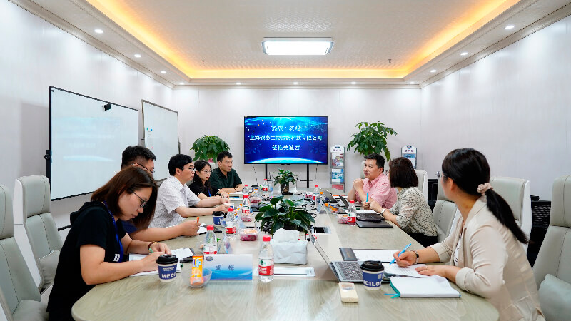 DMPK团队再获客户赞誉，，，，领泰生物CEO冯焱博士亲临BJL平台授奖.jpg
